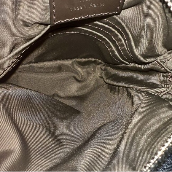 Louis Vuitton Black Unisex Crossbody Bag - Picture 4 of 8